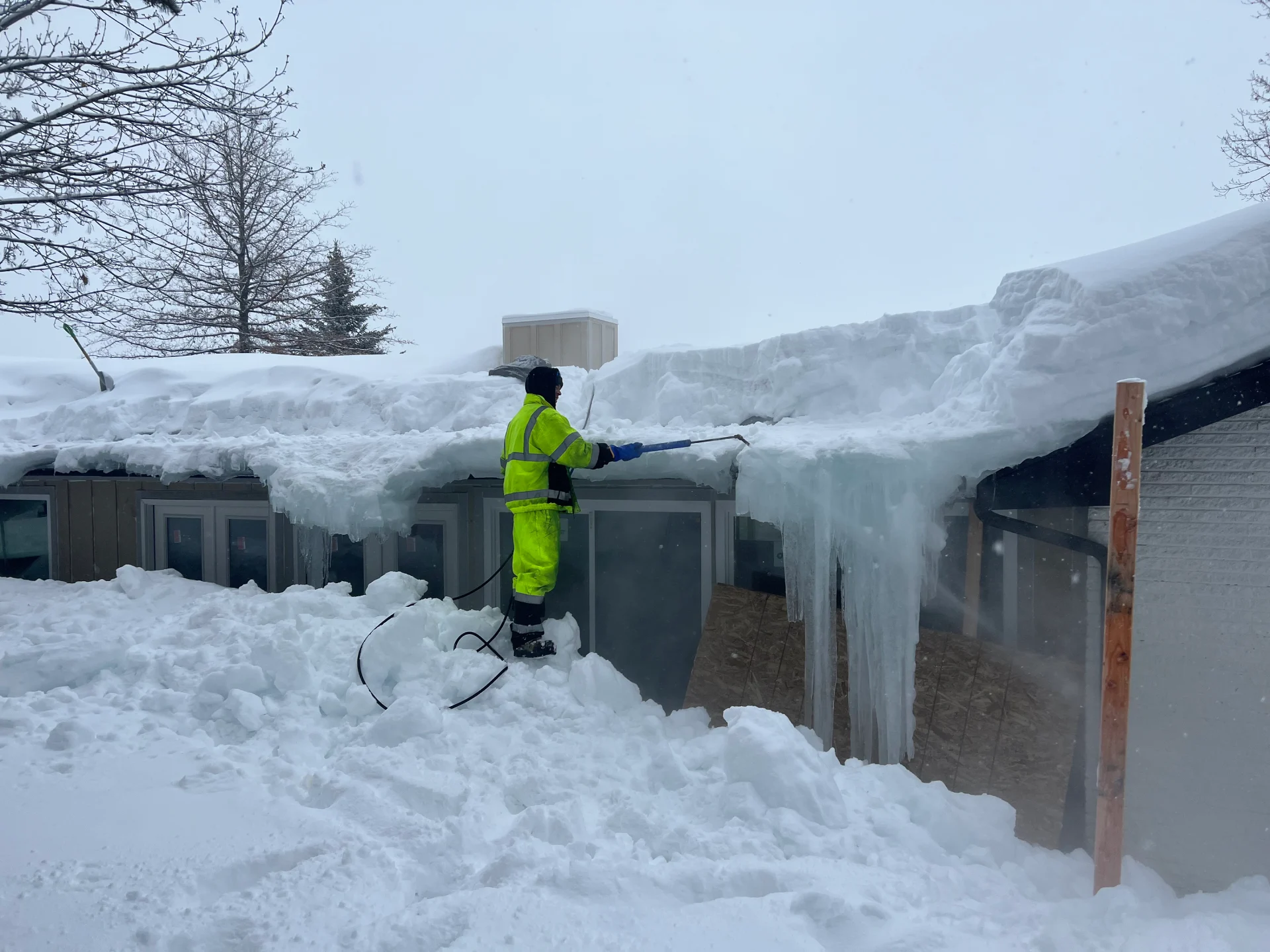 WY ice dam removal service
