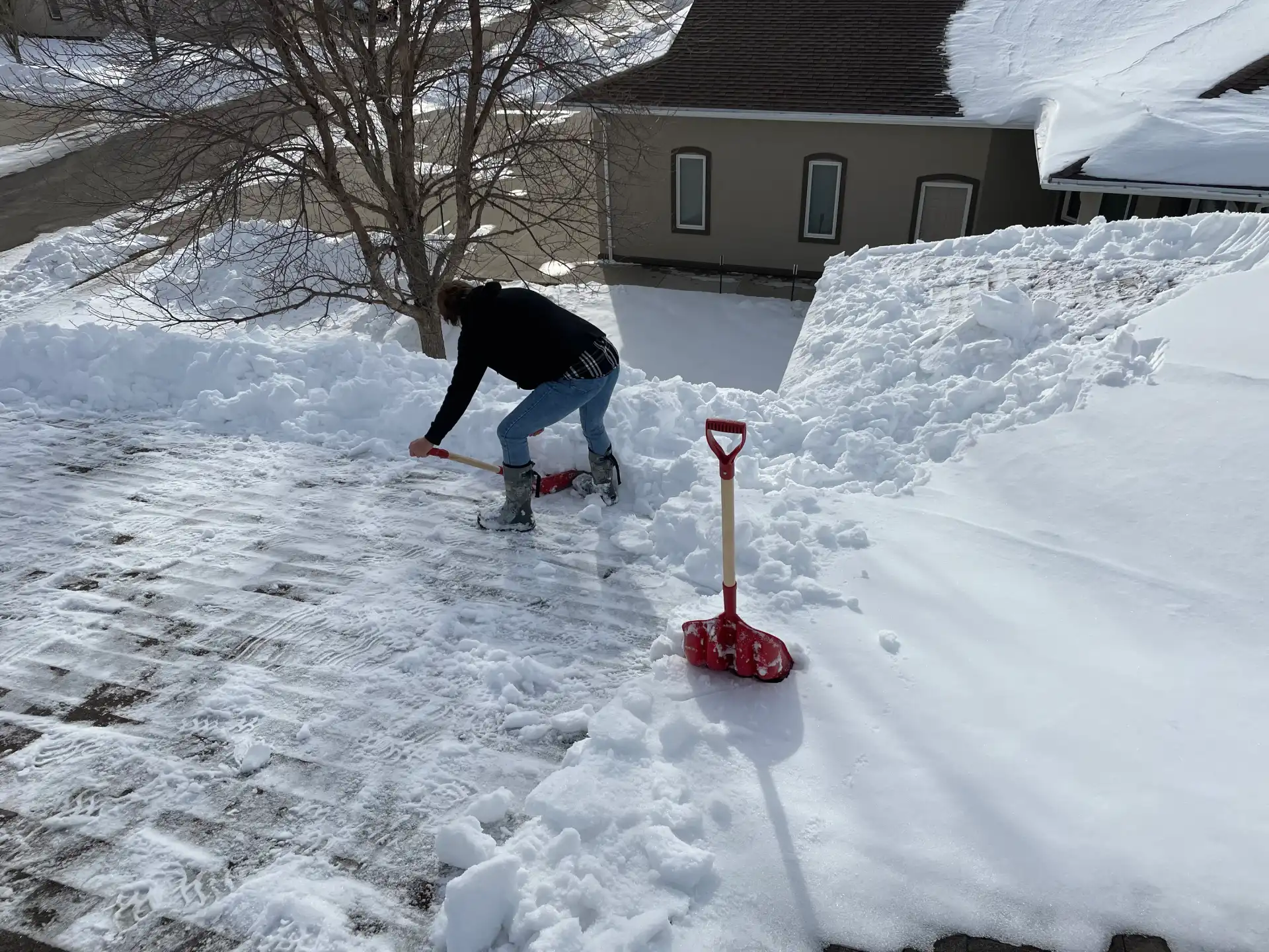 MI roof snow removal service