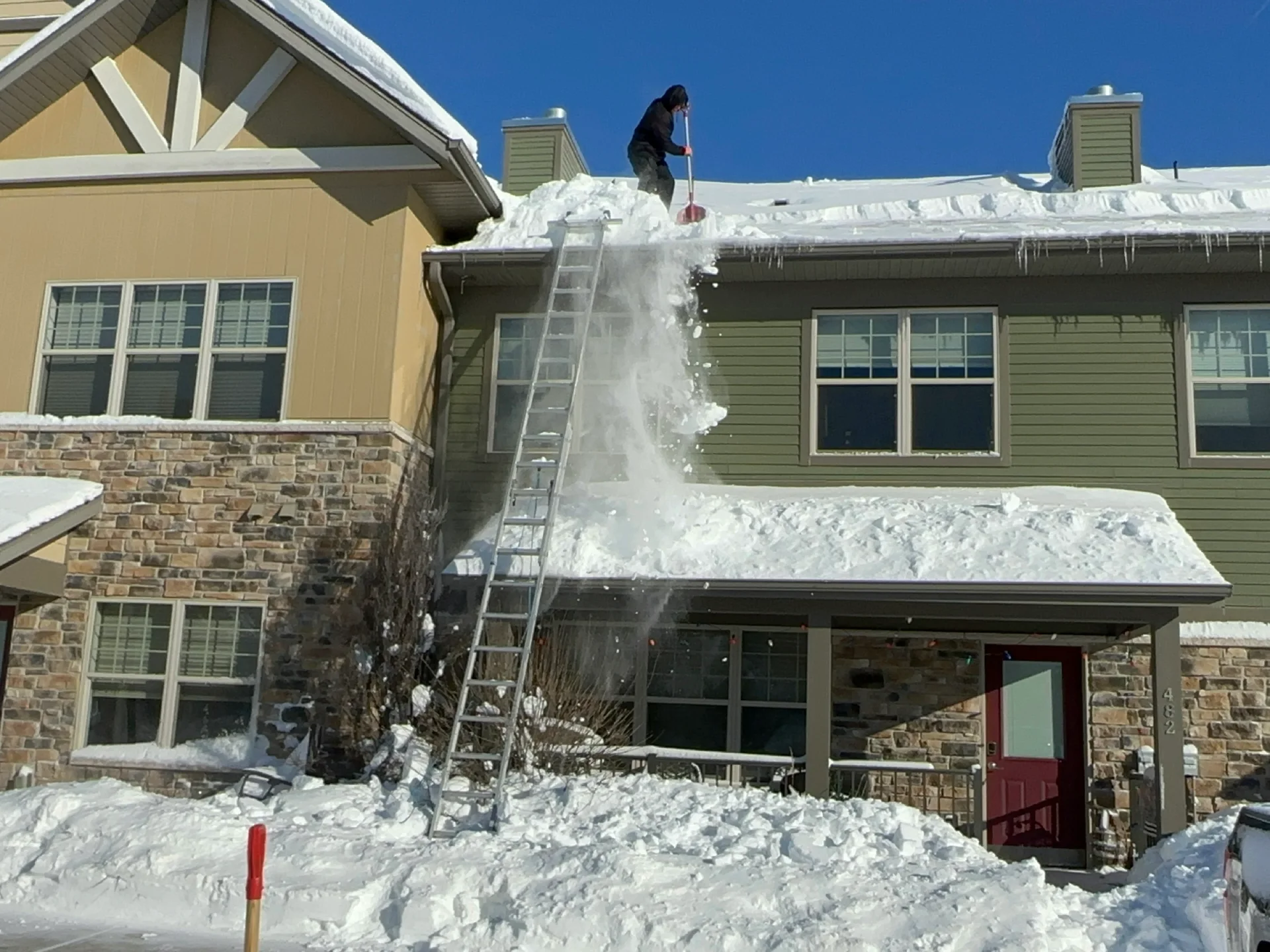 Roof snow removal service